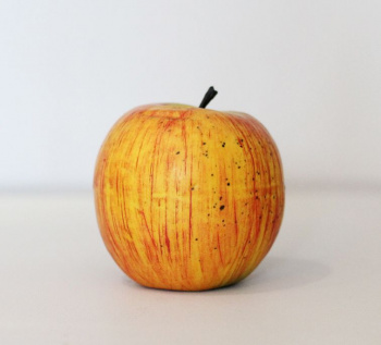 Tropica Искусственное яблоко, диаметр - 8 см, цвет - желто-красный