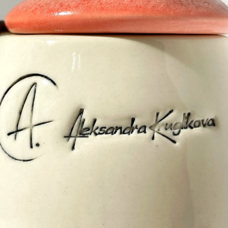 Маленькая керамическая шкатулка с крышкой Стиляга в черных очках, высота - 13 см, A. Kruglikova