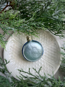 Inge Glas Стеклянная елочная игрушка Голубой макарон, 5,5 см