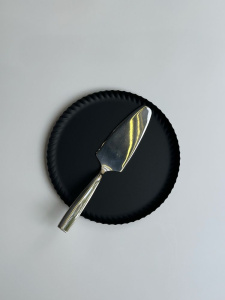 Alessi Dressed Лопатка для торта с рельефным узором на задней поверхности ручки, нержавеющая сталь