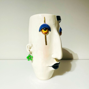 Большая керамическая ваза Стиляга с синими глазами и черными губами, высота - 25,5 см
