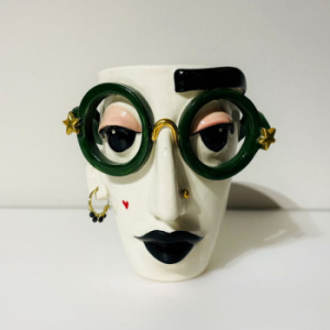 Маленькая керамическая ваза Стиляга в зеленых очках, высота - 13,5 см, A. Kruglikova