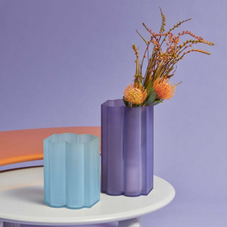 Kartell Okra Ваза из переработанного полиметалакрилата, размеры: 18х18х24h см, цвет - голубой
