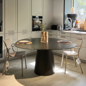 Sovet Italia Totem Обеденный стол со стеклянной столешницей, размеры: 150 х 150 х 76h см