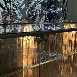 Fiam Echo Line Стеклянный комод с фактурными дверцами и подсветкой, размеры: 250х53х67h см