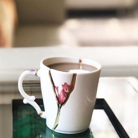 Seletti Kintsugi Фарфоровая кружка с птицей, размеры: 8,5х8,5х9 см, цвет - белый, золотой