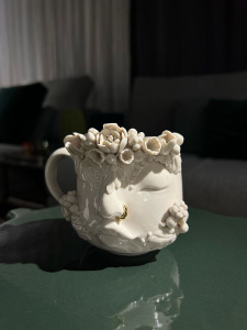 Керамическая кружка с ручкой и кольцом в носу сбоку, A. Kruglikova