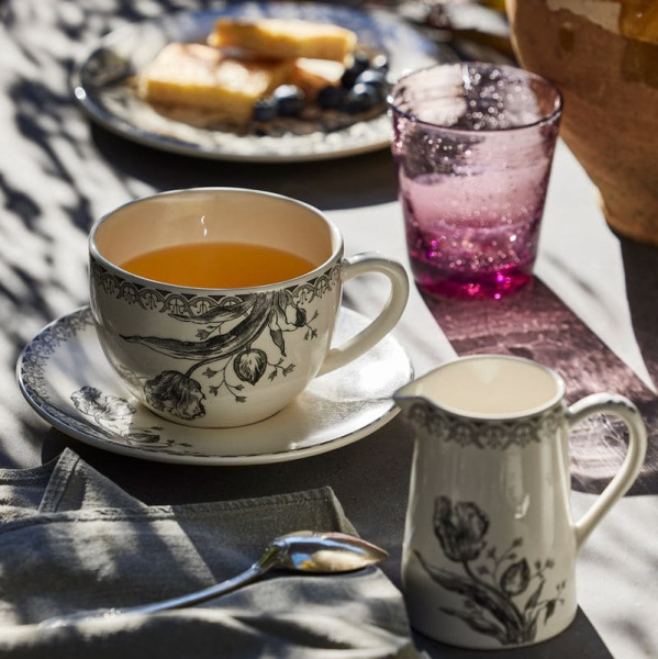 Gien Tulipes Чайная пара, объем - 450 мл, диаметр блюдца - 18,8 см, цвет - белый, черный