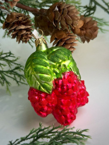 Kruzel Стеклянная елочная игрушка Малина, высота - 8 см
