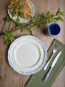 Gien Filet Bleu Тарелка для основного блюда, диаметр - 26 см, цвет - белый с голубым кантом