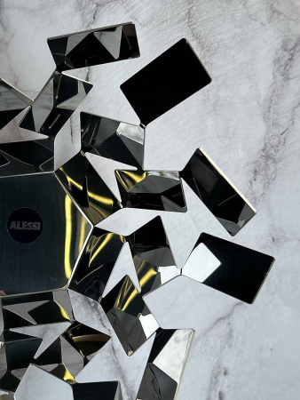 Alessi Fruit Holder Металлическое блюдо для фруктов, размеры: 27,3х27,3х13h см, сталь