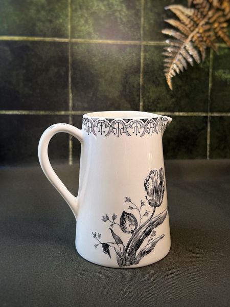 Gien Tulipes Noires Молочник, объем - 215 мл, высота - 10,5 см