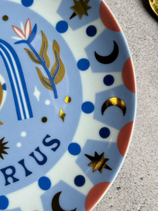 Bitossi Home L’Astrologia Тарелка для канапе или хлеба с декором Aquarius, диаметр - 16,5 см