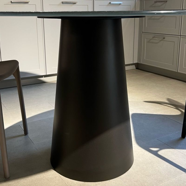 Sovet Italia Totem Обеденный стол с круглой стеклянной столешницей, размеры: 130 х 130 х 76h см
