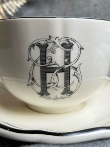 Gien Filet Manganese Monogramme Чайная пара с буквой Н, объем - 450 мл, цвет - белый, черный