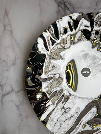 Alessi Port Металлическая миска для подачи фруктов, овощей, сладостей, размеры: 37х37х6h см