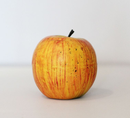 Tropica Искусственное яблоко, диаметр - 8 см, цвет - желто-красный