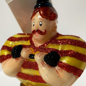 Mysteria Стеклянная елочная игрушка Атлет с гантелей, ширина - 6,8 см, высота - 11,4 см