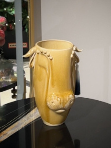 Ваза - скульптура Бык бежевый, автор - A. Kruglikova