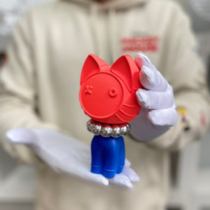 Ivanovartist Toy Artistcat Mini Керамическая статуэтка Кот с серебряными бусами, высота - 15 см