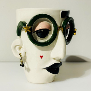 Маленькая керамическая ваза Стиляга в зеленых очках, высота - 13,5 см, A. Kruglikova