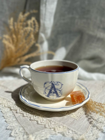 Gien Filet Bleu Monogramme Чайная пара с буквой А, объем - 450 мл, цвет - белый, синий
