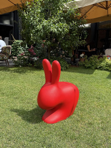 Qeeboo Rabbit Стул Заяц, размеры: 68,8x39,5x80h см, цвет - красный матовый