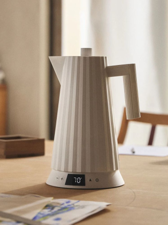 Alessi Plisse Электрический чайник, объем - 1,7 л, цвет - белый матовый