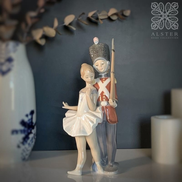 Lladro Фарфоровая статуэтка 