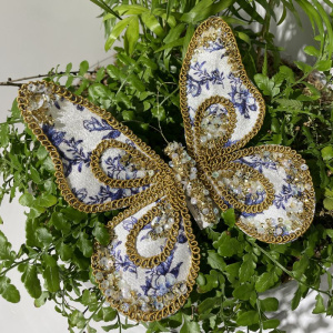 Goodwill Елочная игрушка на прищепке Бабочка с золот. пайетками, размер - 17 см, цвет - белый, синий