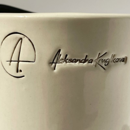 Маленькая керамическая ваза или стакан Стиляга в бордовых очках, высота - 13,5 см, A. Kruglikova