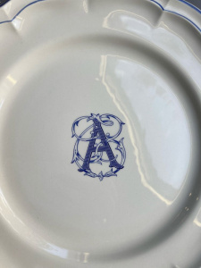 Gien Filet Bleu Monogramme Тарелка для основного блюда с буквой А, диаметр - 26 см, белый