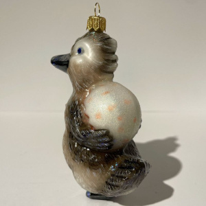 Mysteria Стеклянная елочная игрушка Гадкий утенок, ширина - 6 см, высота - 10 см