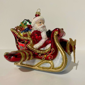 Impuls Стеклянная елочная игрушка Дед Мороз в санях, размер - 13 см, цвет - красный