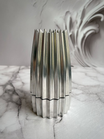 Alessi Grind Мельница для соли, перца и специй, размеры: 7,5х7,5х14,2h см, цвет - алюминий