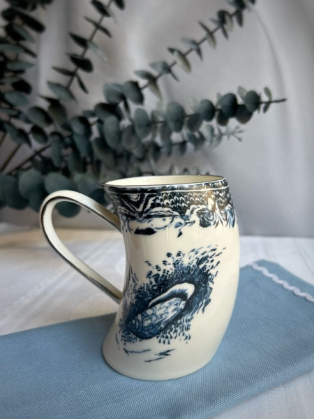 Seletti Classics on Acid Кружка England Shells, размеры: 11,5х7,5х10,5h см, цвет - белый, синий