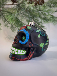 Inge Glas Magic Стеклянная елочная игрушка Черный череп с красным цветком, размер - 9 см