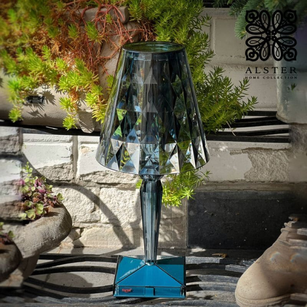 Kartell Big Battery Настольная лампа, размеры: 17х17х37 см, цвет - голубой