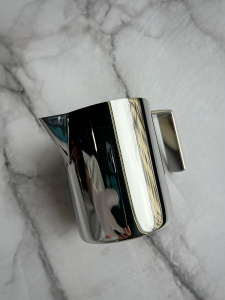 Alessi Creamer Металлический сливочник, размеры: 5,9х5,9х7,2h см, объем - 155 мл, полированная сталь