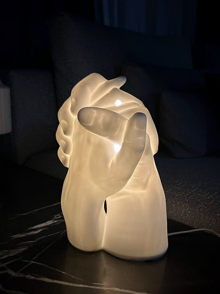 Seletti With me Настольная лампа Пара рук, размеры: 22х18х32h см, цвет - белый