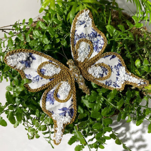 Goodwill Елочная игрушка на прищепке Бабочка с белыми пайетками, размер - 17 см, цвет - белый, синий