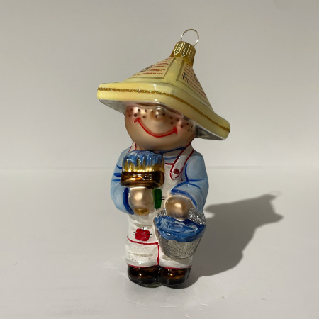 Mysteria Стеклянная елочная игрушка Мальчик - художник, размеры: 6,5х4х11,5h см