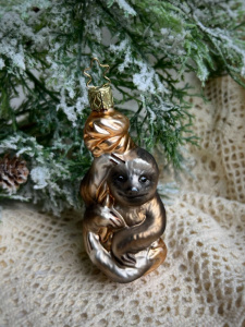 Inge Glas Стеклянная елочная игрушка Ленивец, размер - 11,5 см