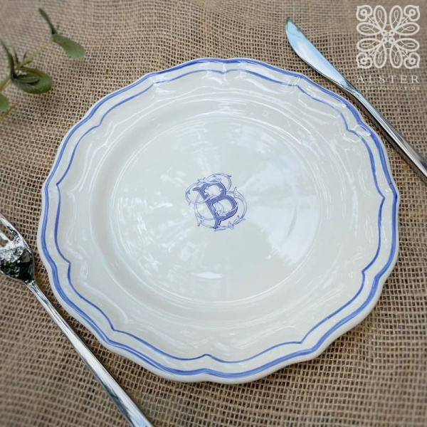 Gien Filet Bleu Monogramme Тарелка для основного блюда с буквой В, диаметр - 26 см, белый, голубой