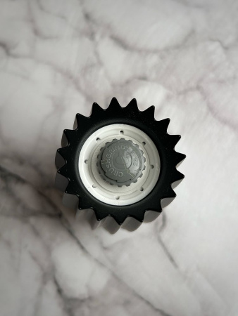 Alessi Grind Мельница для соли, перца и специй, размеры: 7,5х7,5х14,2h см, цвет - черный матовый