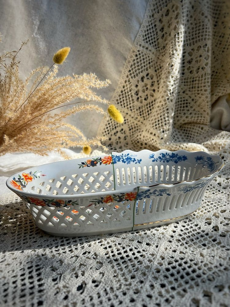 Seletti Hybrid Фарфоровое блюдо Desivia, размеры: 25,8х12,5х6,4h см, цвет - белый, разноцветный