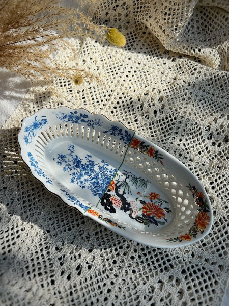 Seletti Hybrid Фарфоровое блюдо Desivia, размеры: 25,8х12,5х6,4h см, цвет - белый, разноцветный