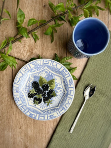 Gien Oiseaux Bleu Fruits Тарелка для закусок и канапе с рисунком Mûres (Ежевика), диаметр - 16,5 см