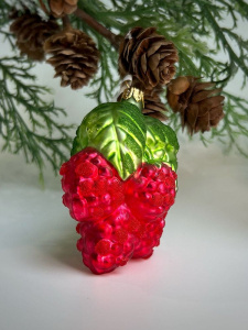 Kruzel Стеклянная елочная игрушка Малина, высота - 8 см