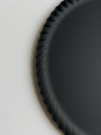 Alessi Pleats Металлический поднос с фактурным узором, диаметр - 23 см, цвет - черный